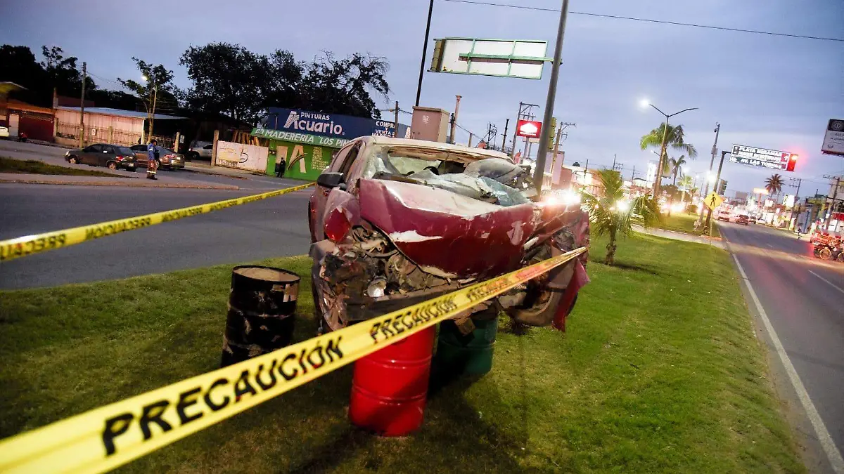 Agentes de tránsito colocan monumentos a la imprudencia al conducir por las calles de Tampico José Luis Tapia (1)